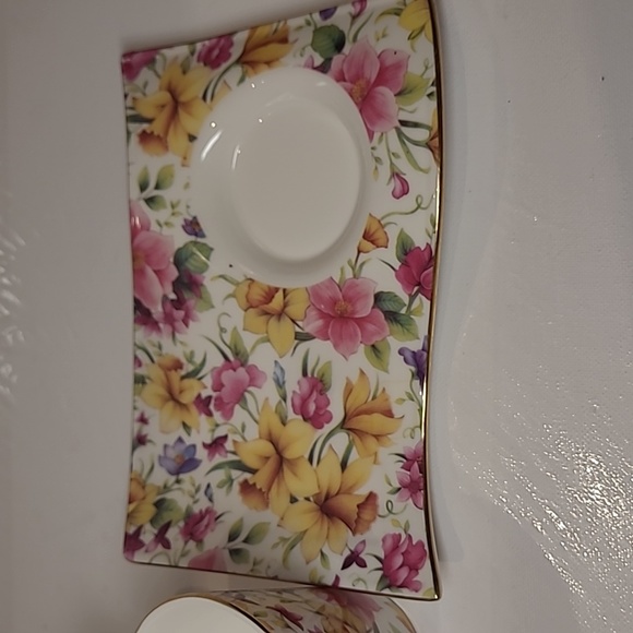 Adeline collection England design teacup and saucer - Picture 4 of 6